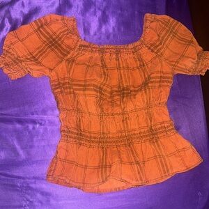 Very cute “off the shoulder” scrunched top